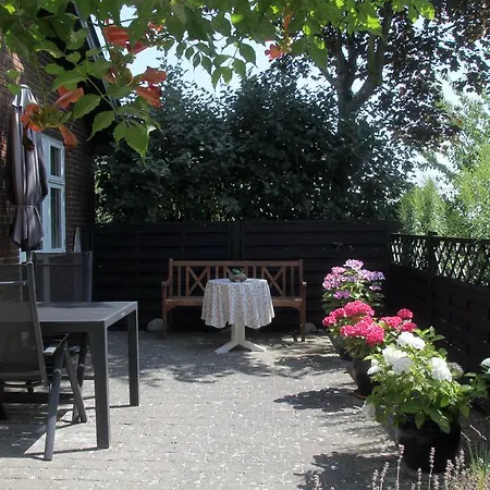 Le Chapeau Bed & Breakfast